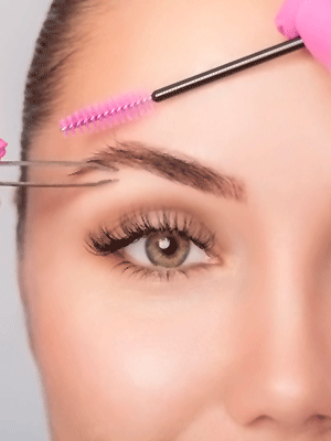 Designer em sobrancelha